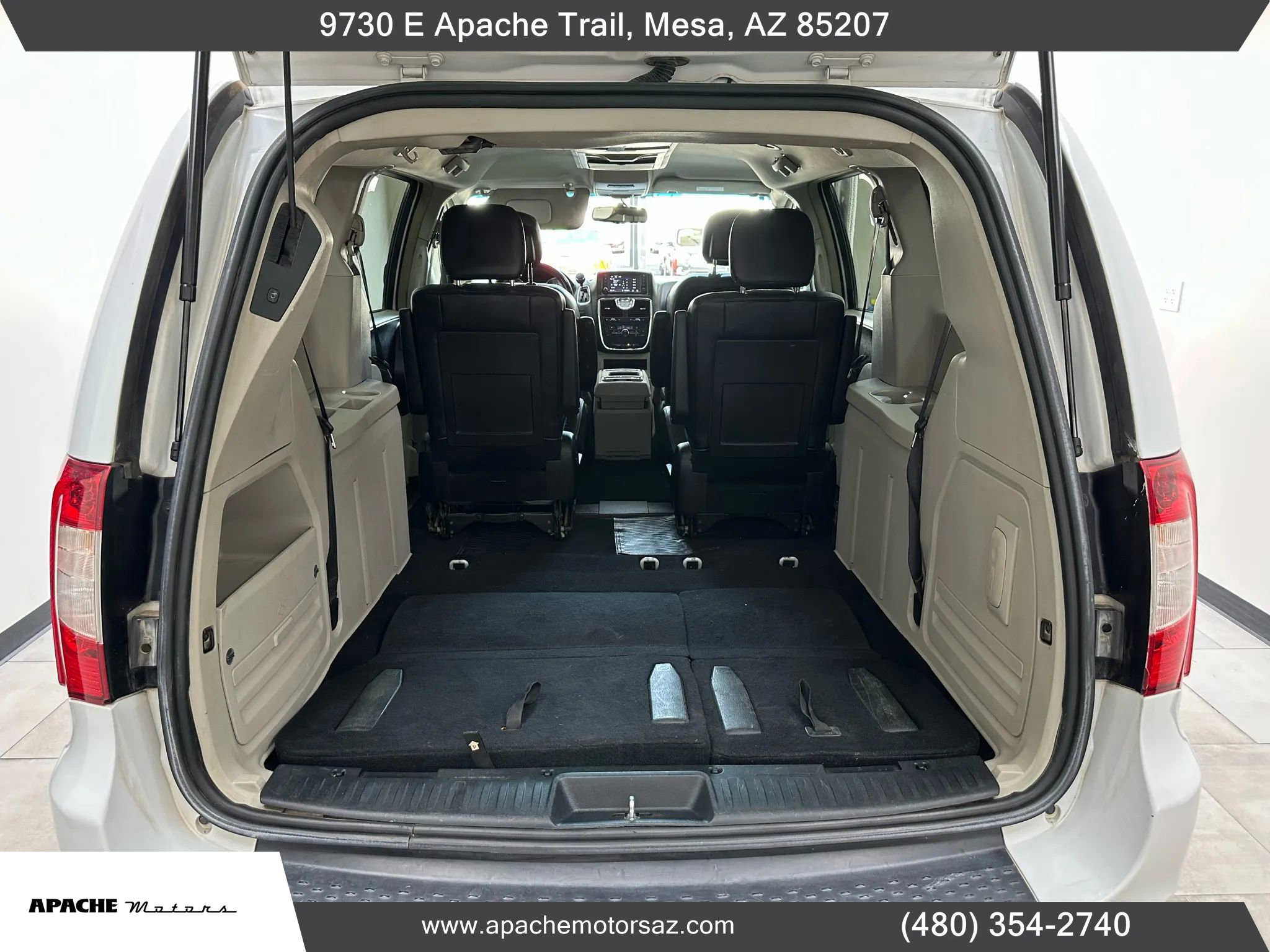 Used 2014 Chrysler Town & Country Touring image 12