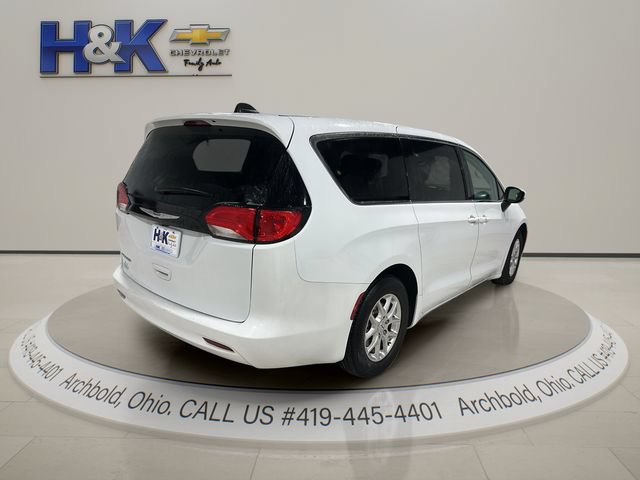 Used 2023 Chrysler Voyager LX FWD image 6