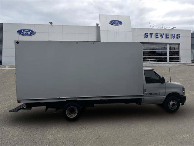 Certified 2024 Ford E-450 and Econoline 450 Super Duty w/ Power Windows & Locks Group RWD image 5