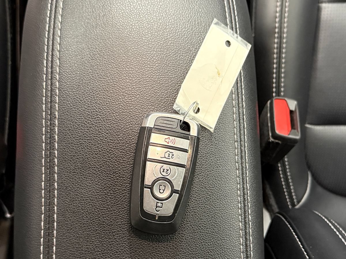 Used 2025 Ford Escape Platinum AWD/4WD image 32