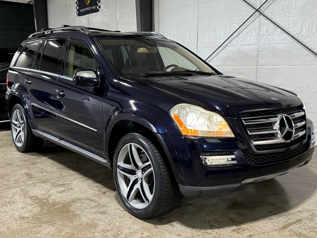 Used 2010 Mercedes-Benz GL 550 4MATIC image 7
