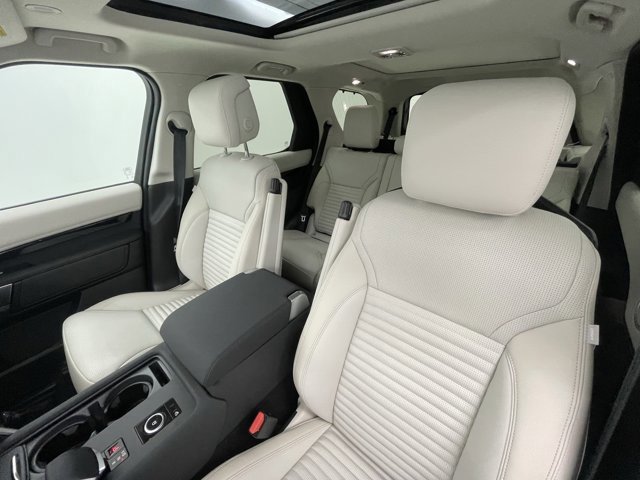 New 2026 Land Rover Discovery S image 12