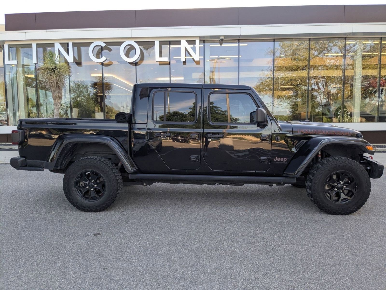 Used 2020 Jeep Gladiator Rubicon image 2