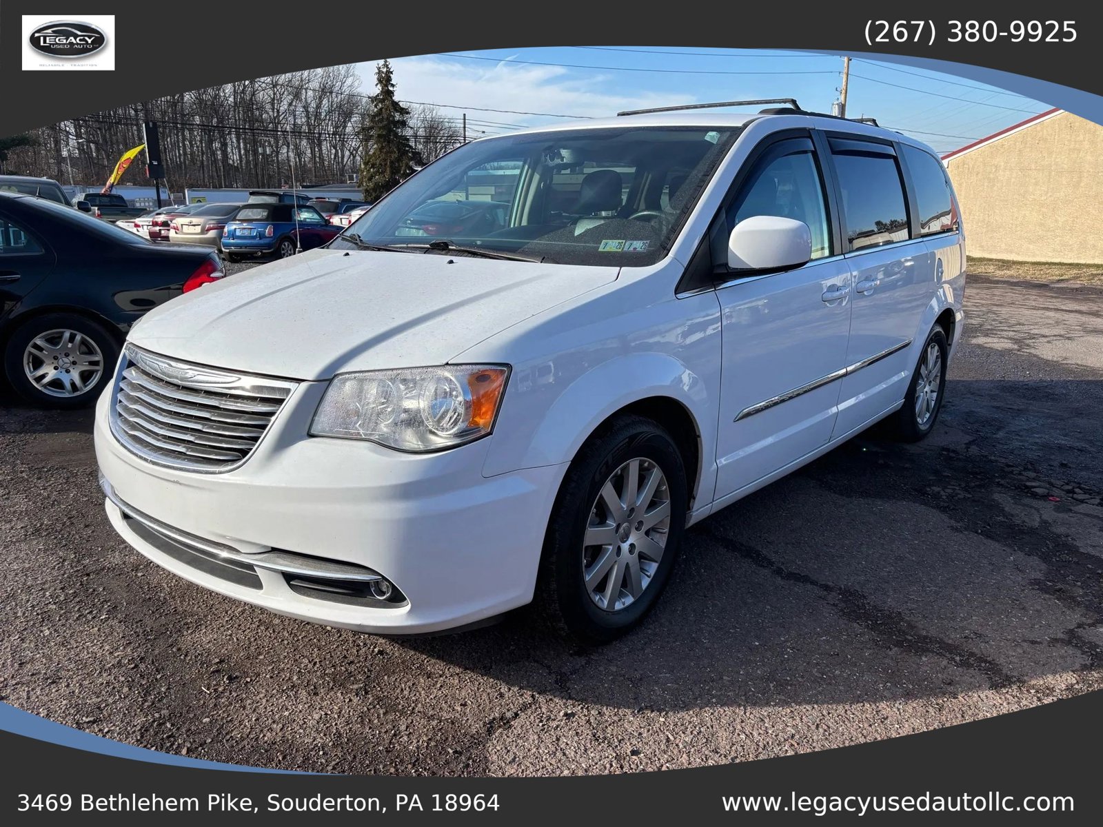 Used 2016 Chrysler Town & Country Touring FWD image 1