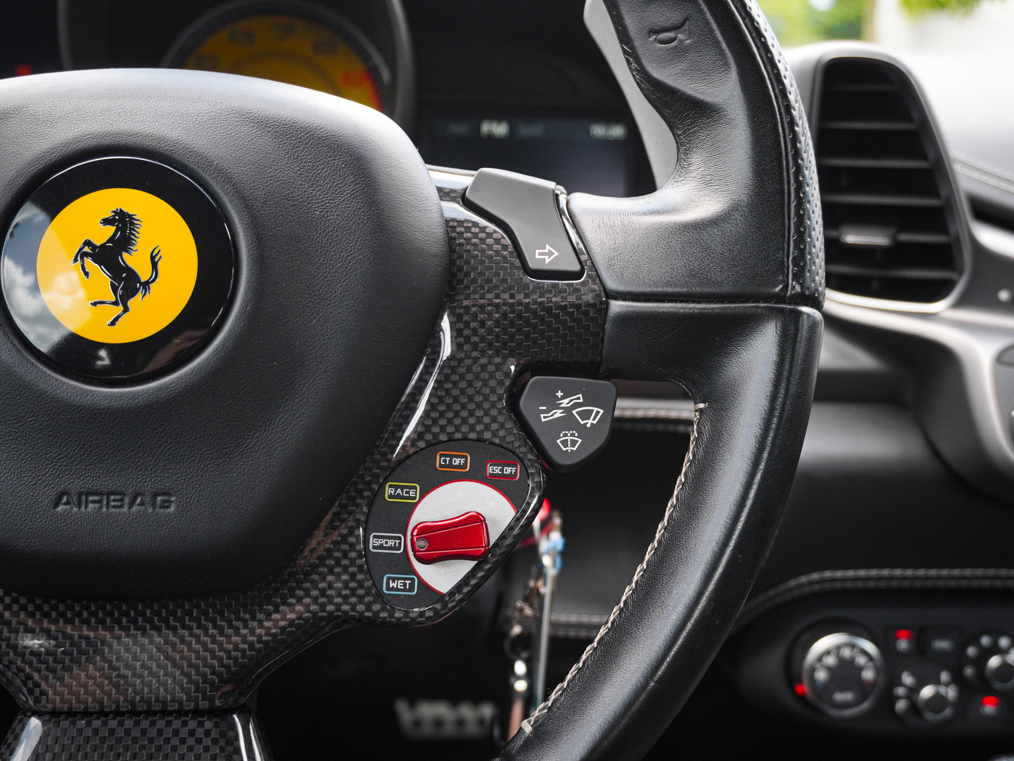 Used 2014 Ferrari 458 Italia Coupe RWD image 26