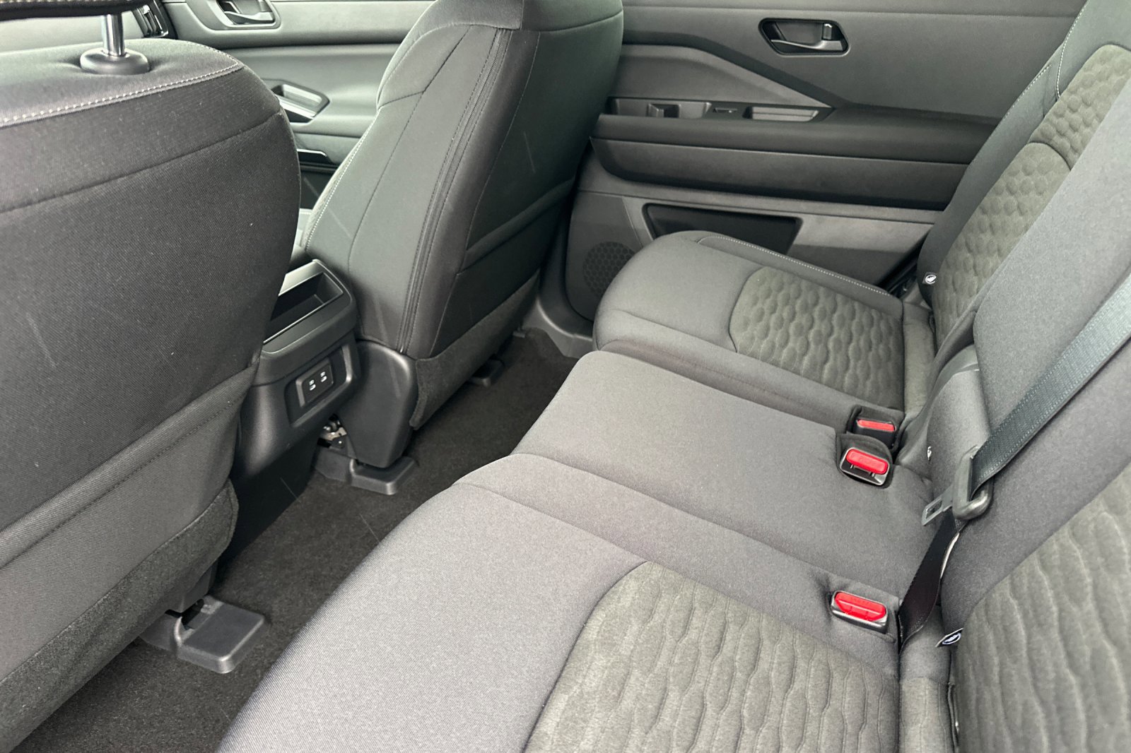 New 2026 Nissan Pathfinder SV image 12