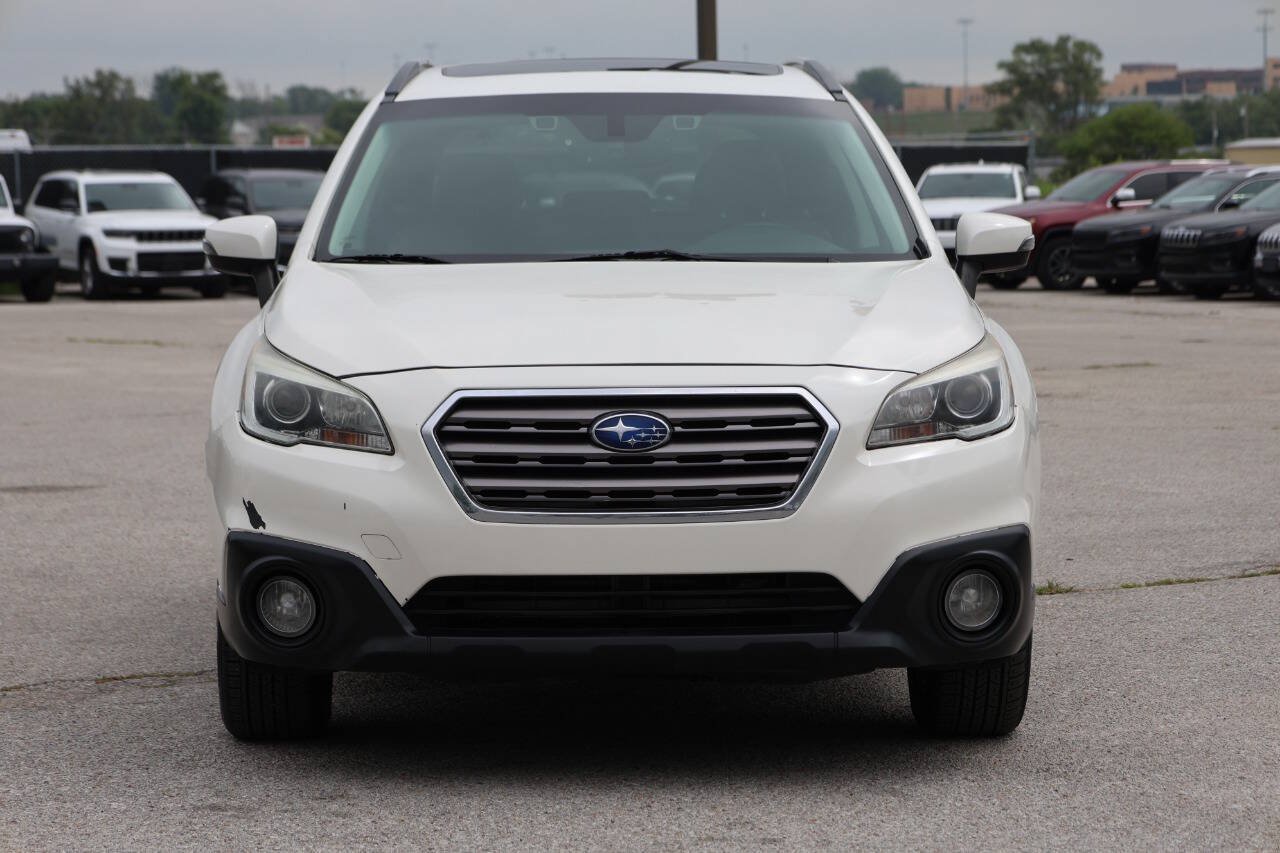 Used 2017 Subaru Outback 3.6R Touring AWD/4WD image 2