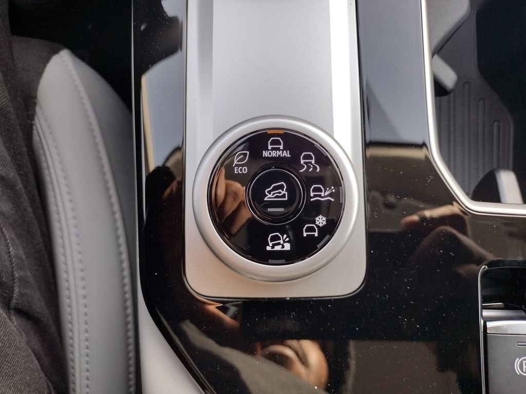 New 2026 Mitsubishi Outlander SE image 24