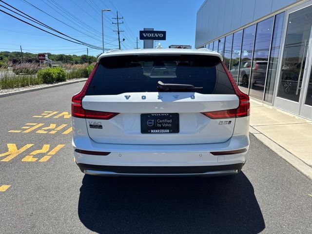 Certified 2025 Volvo V60 B5 Cross Country Plus AWD/4WD image 4