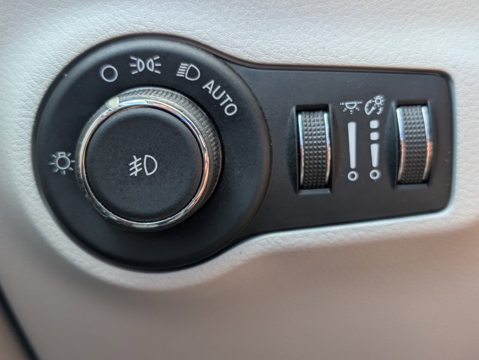 Used 2018 Jeep Compass Limited w/ Navigation Group FWD image 30