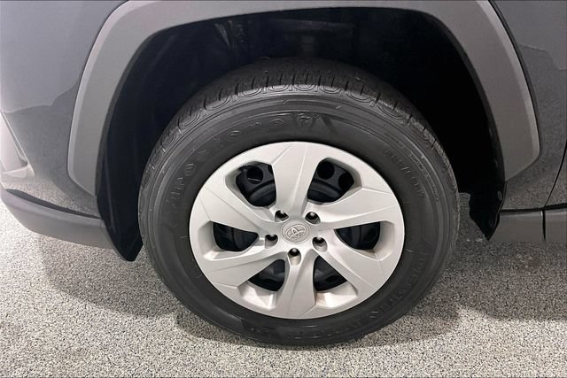 Used 2019 Toyota RAV4 LE AWD/4WD image 40