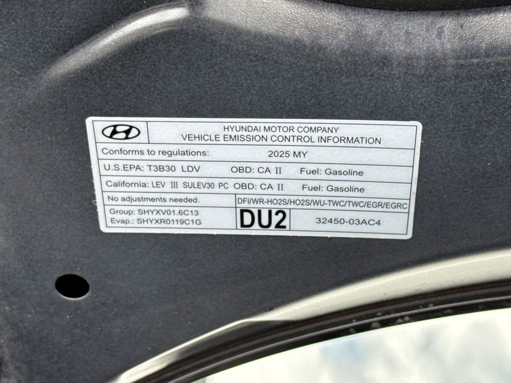 Used 2025 Hyundai Elantra Limited FWD image 9