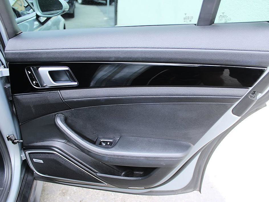 Used 2018 Porsche Panamera 4 AWD/4WD image 21