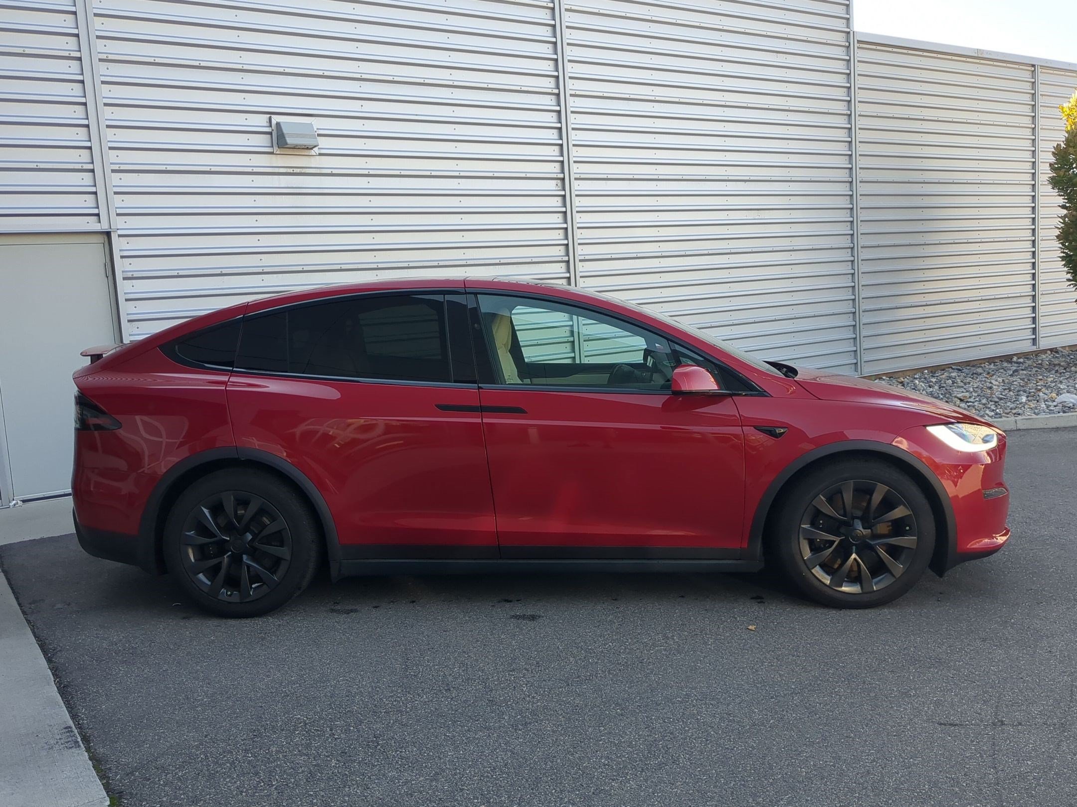 Used 2022 Tesla Model X AWD/4WD image 4