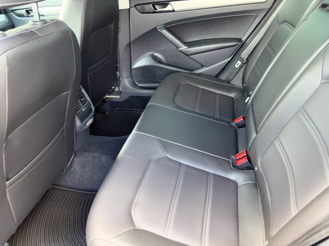 Used 2022 Volkswagen Passat 2.0T SE FWD image 26