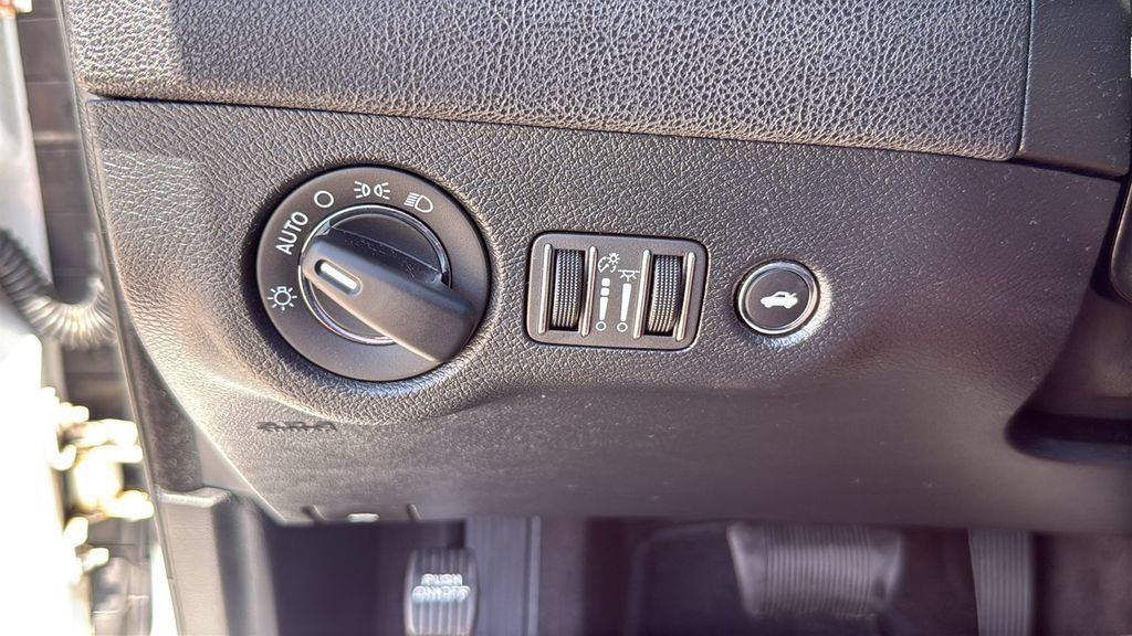 Used 2018 Chrysler 300 Touring L RWD image 39