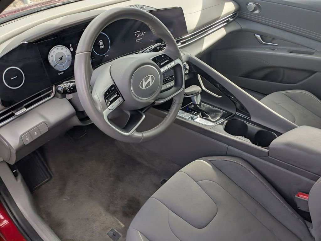 Used 2025 Hyundai Elantra SEL image 14