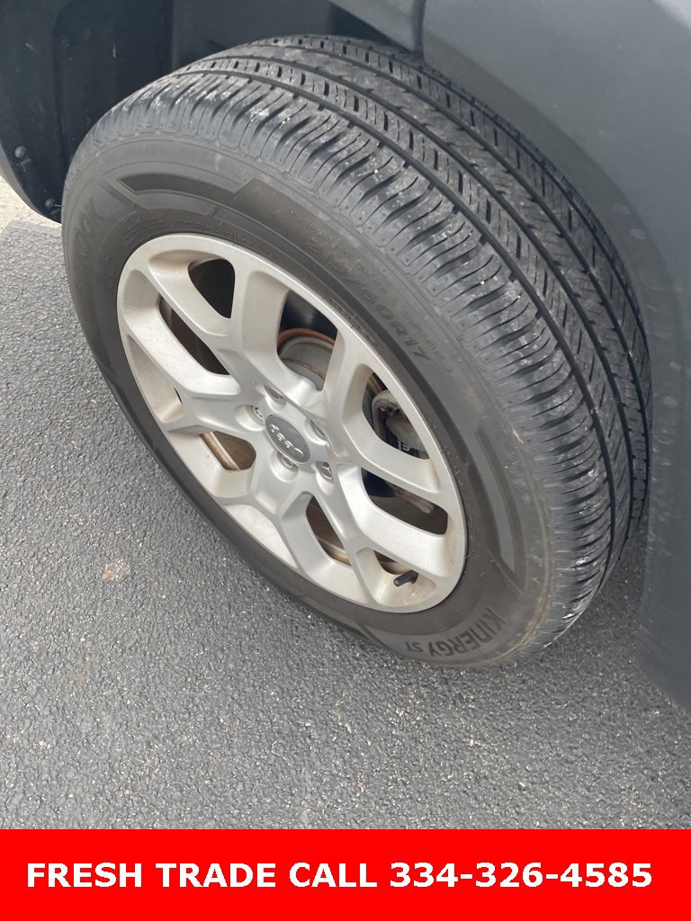 Used 2018 Jeep Renegade Latitude w/ Cold Weather Group image 7