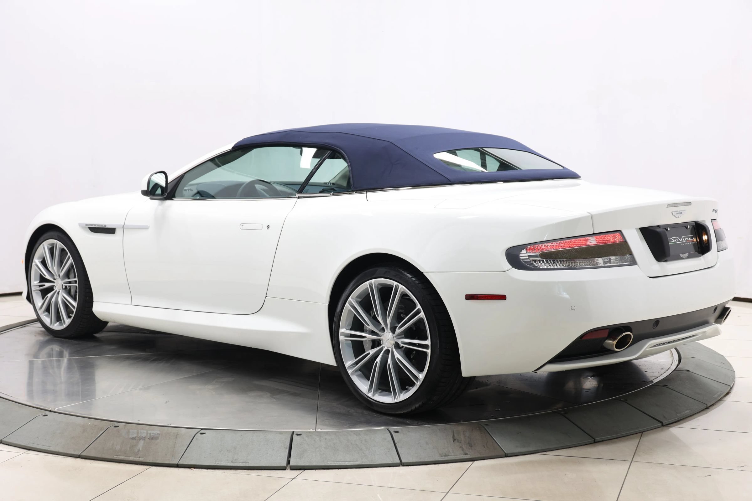 Used 2012 Aston Martin Virage Volante RWD image 97
