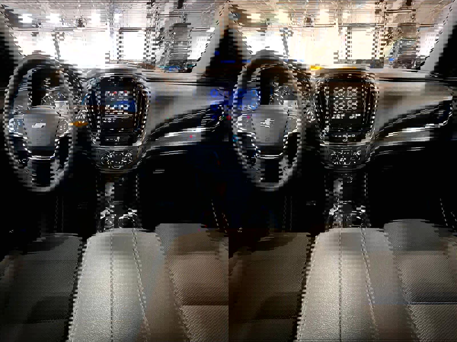 Used 2023 Chevrolet Traverse LT image 22