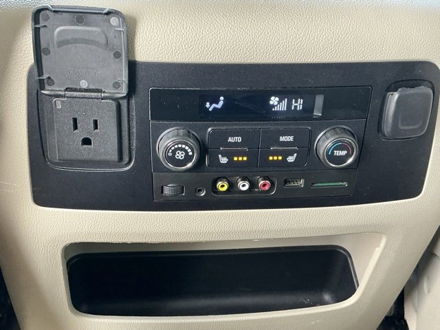 Used 2015 GMC Yukon XL Denali w/ Premium Package image 12