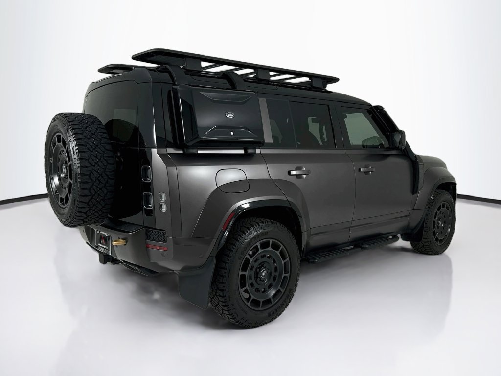 Used 2025 Land Rover Defender 110 AWD/4WD image 9