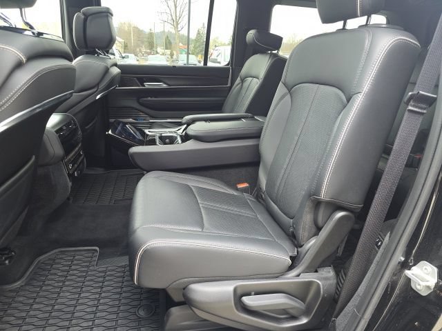 Certified 2025 Jeep Grand Wagoneer Series II Obsidian w/ Quick Order Packagew 28T AWD/4WD image 30