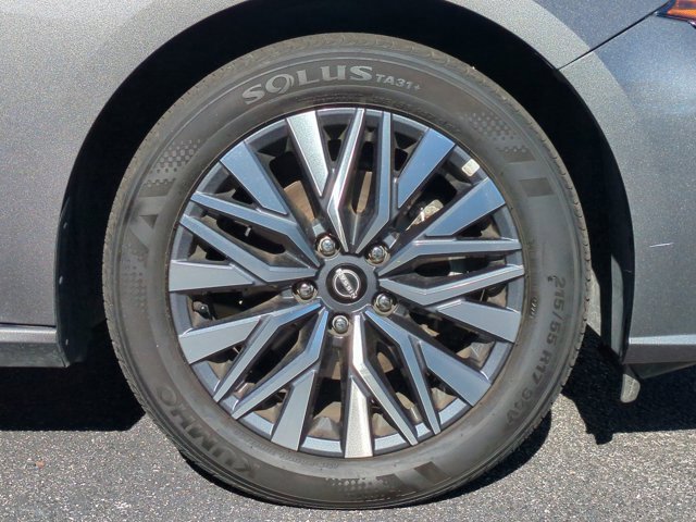 Used 2025 Nissan Altima 2.5 SV image 12