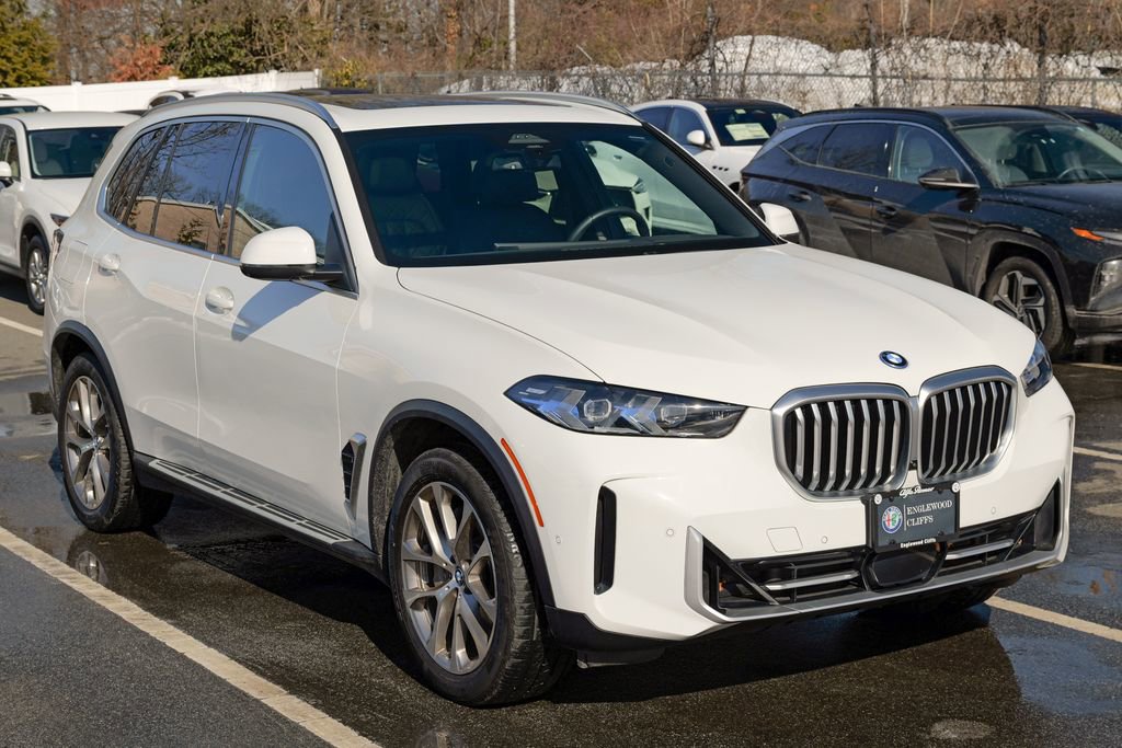 Used 2024 BMW X5 xDrive50e image 9