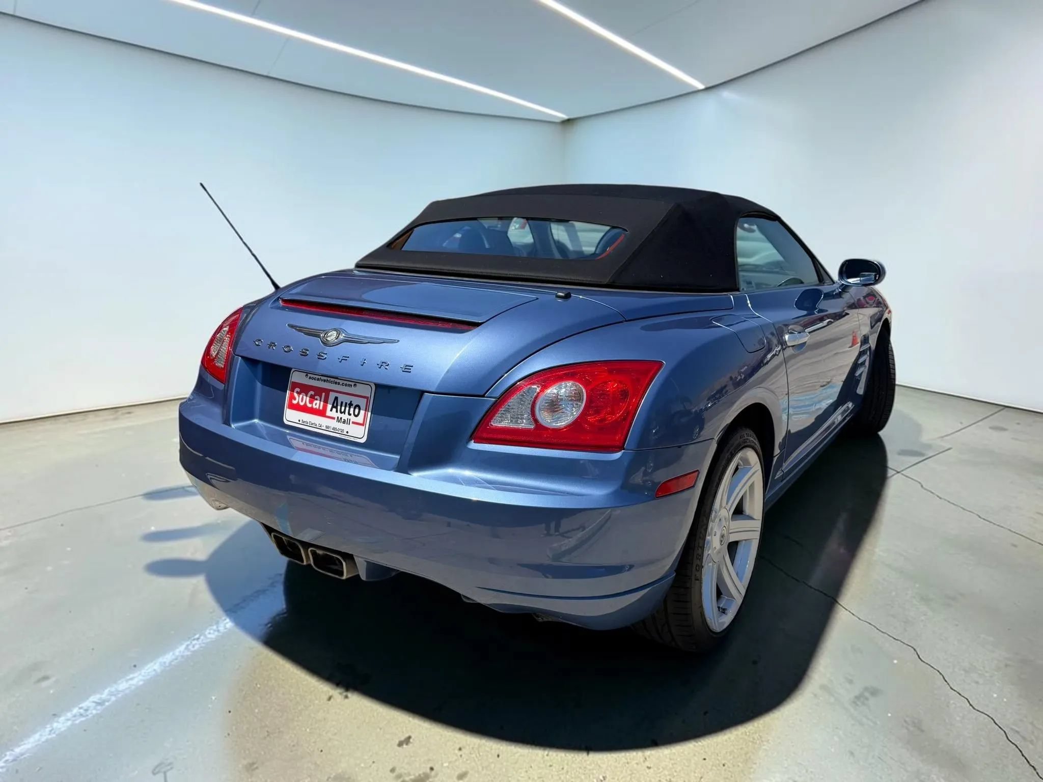 Used 2005 Chrysler Crossfire Limited RWD image 3