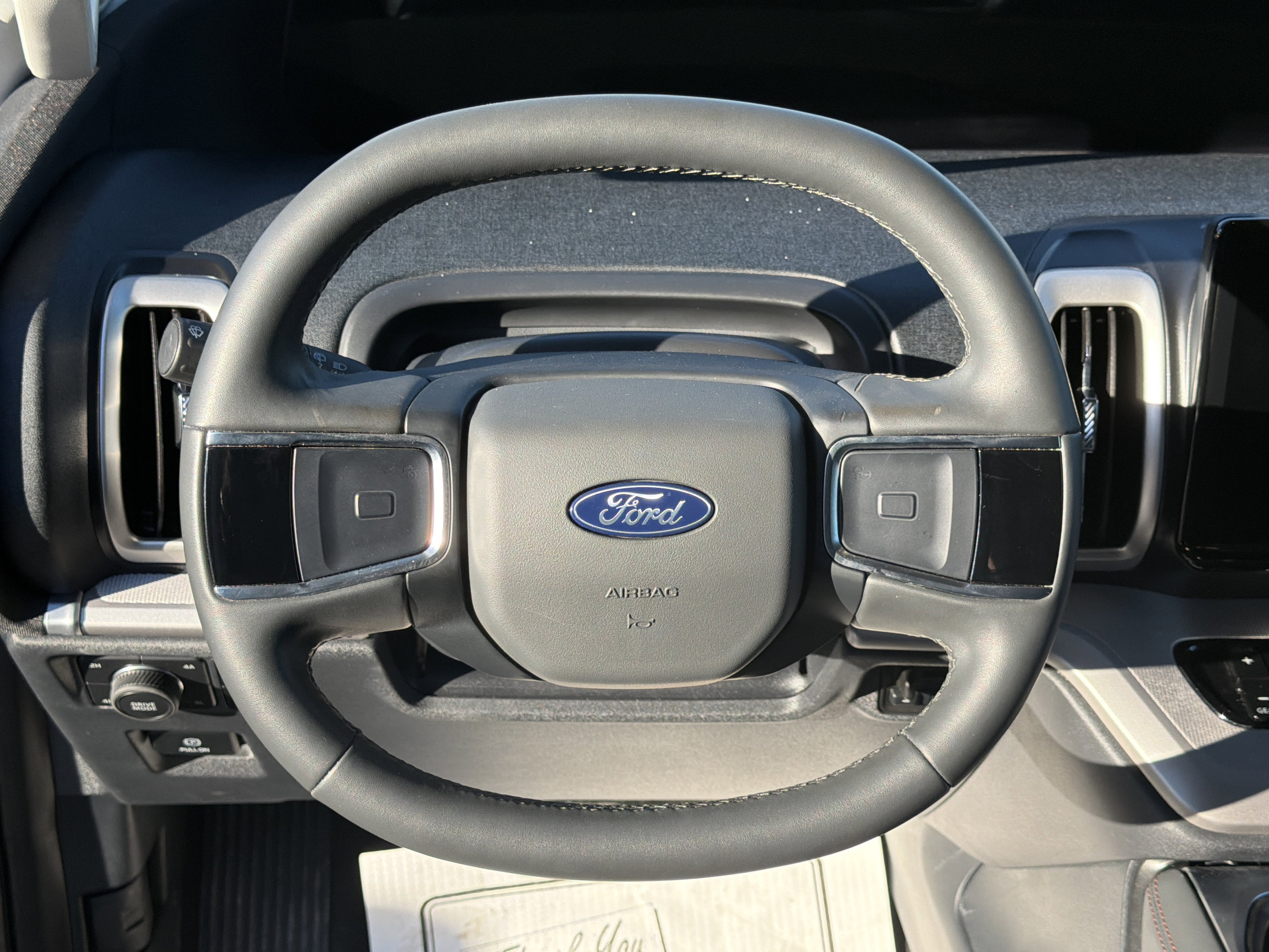 Used 2025 Ford Expedition Active image 18