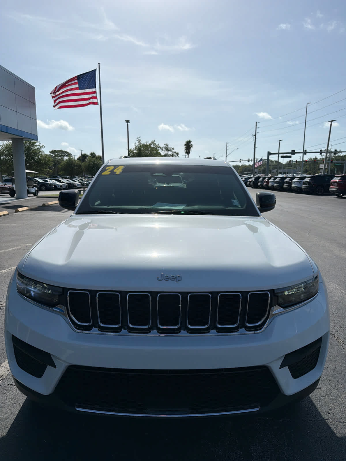 Used 2024 Jeep Grand Cherokee Laredo X w/ Luxury Tech Group I RWD image 8