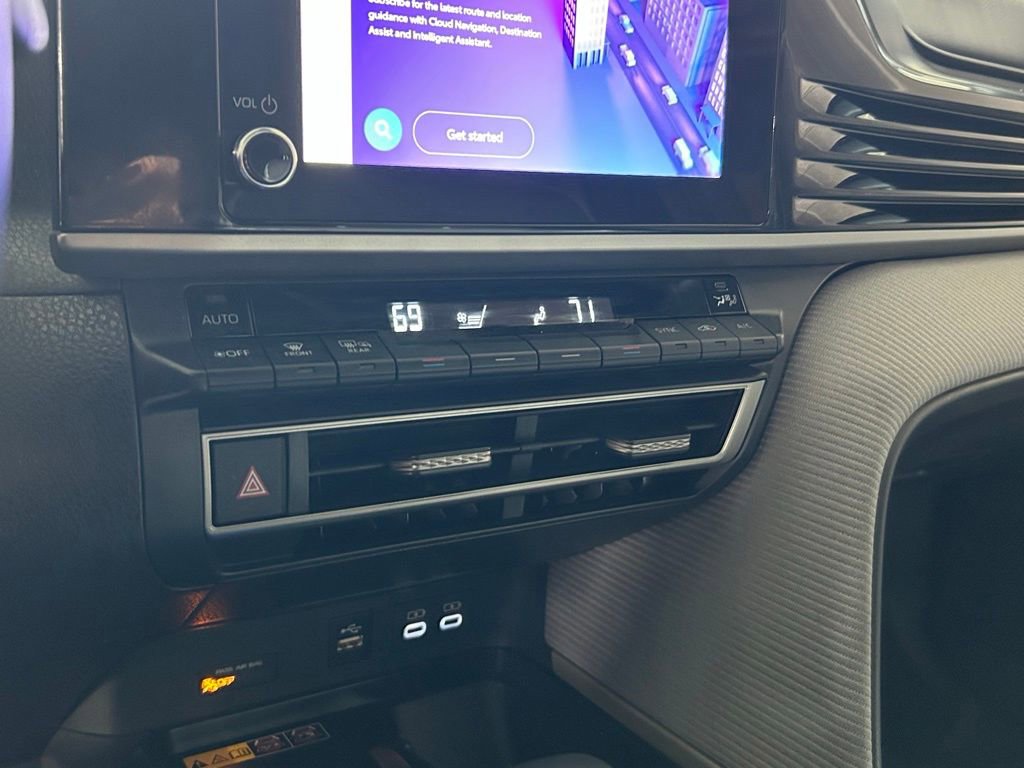 Used 2025 Toyota Camry SE w/ Convenience Package FWD image 24