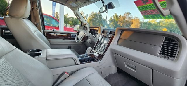 Used 2014 Lincoln Navigator L 4WD image 16