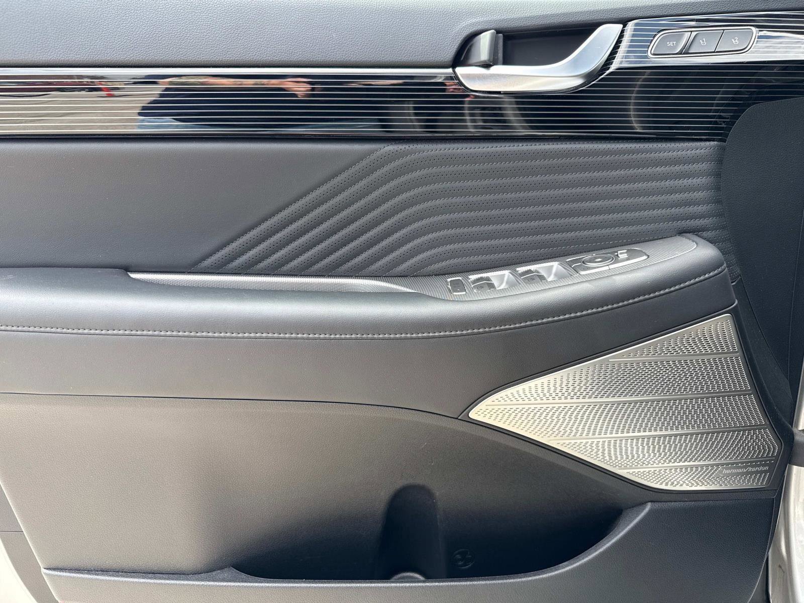 Used 2023 Hyundai Palisade Calligraphy image 17