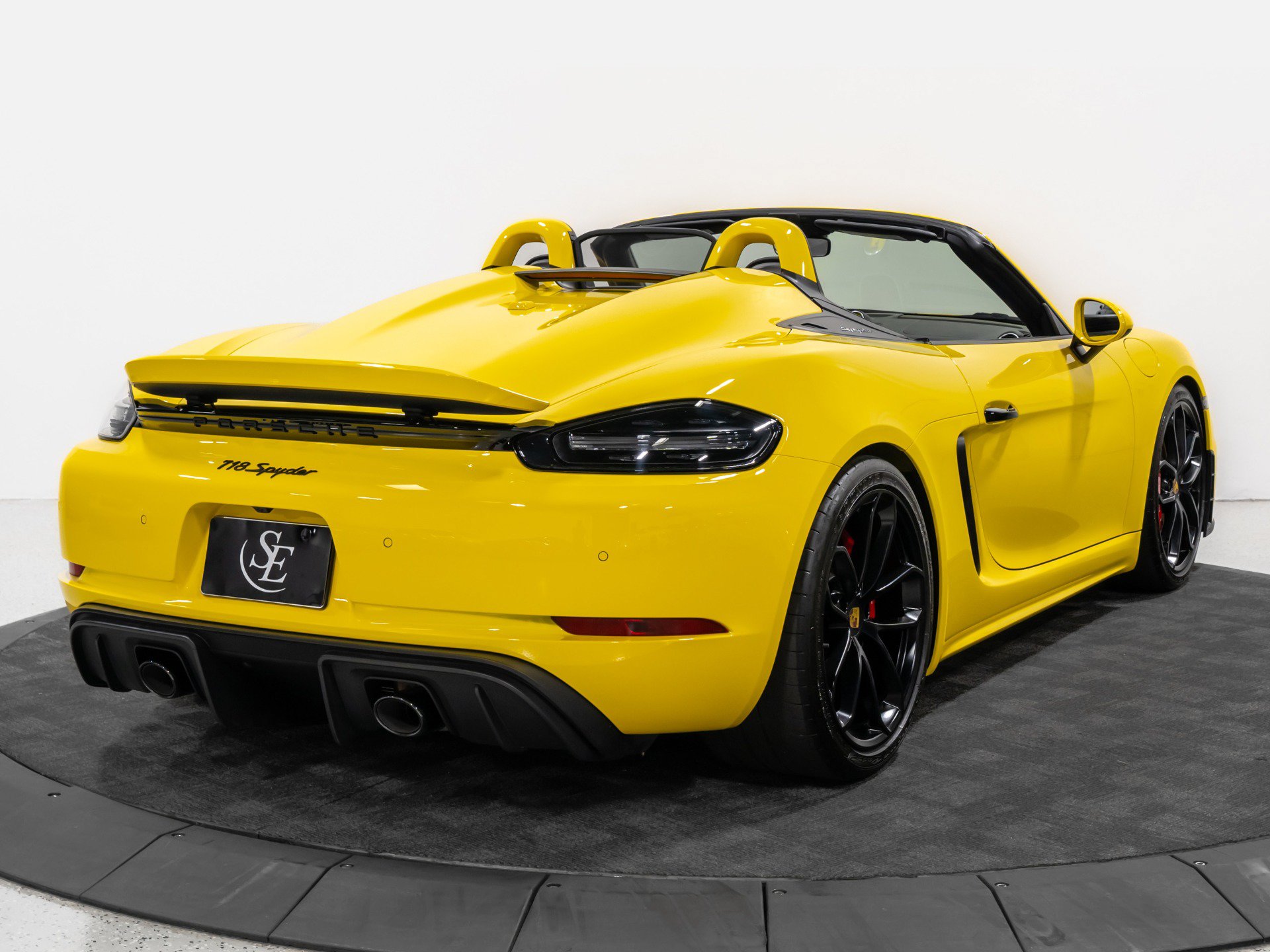 Used 2022 Porsche 718 Boxster Spyder RWD image 8