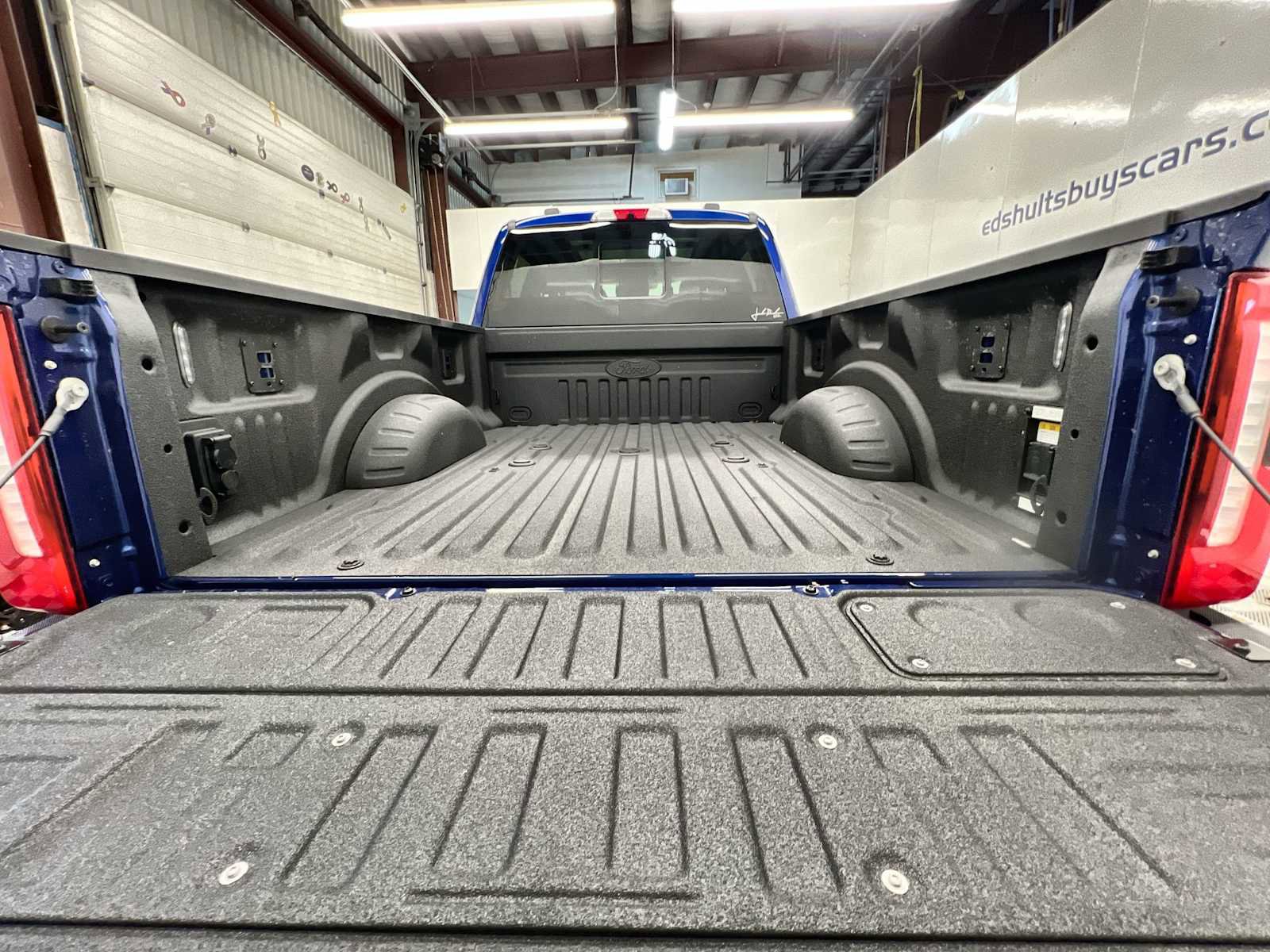 New 2026 Ford F250 Lariat w/ Black Appearance Package image 21