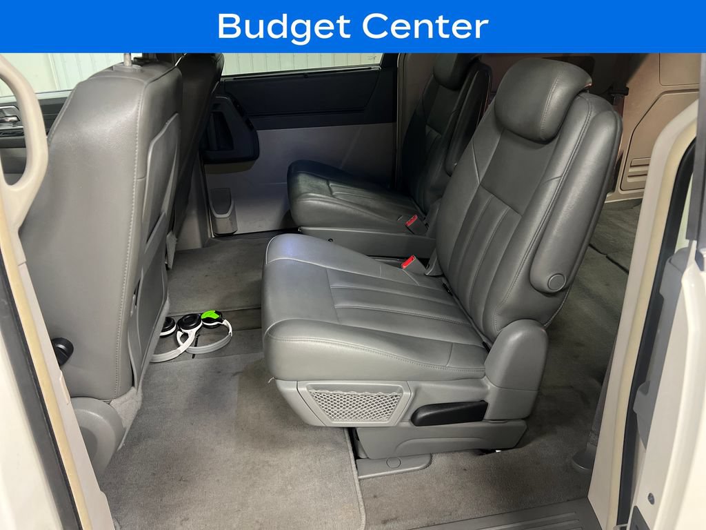 Used 2008 Chrysler Town & Country Touring FWD image 13