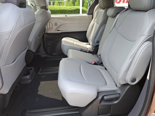 Certified 2022 Toyota Sienna XLE w/ XLE Plus Package FWD image 29