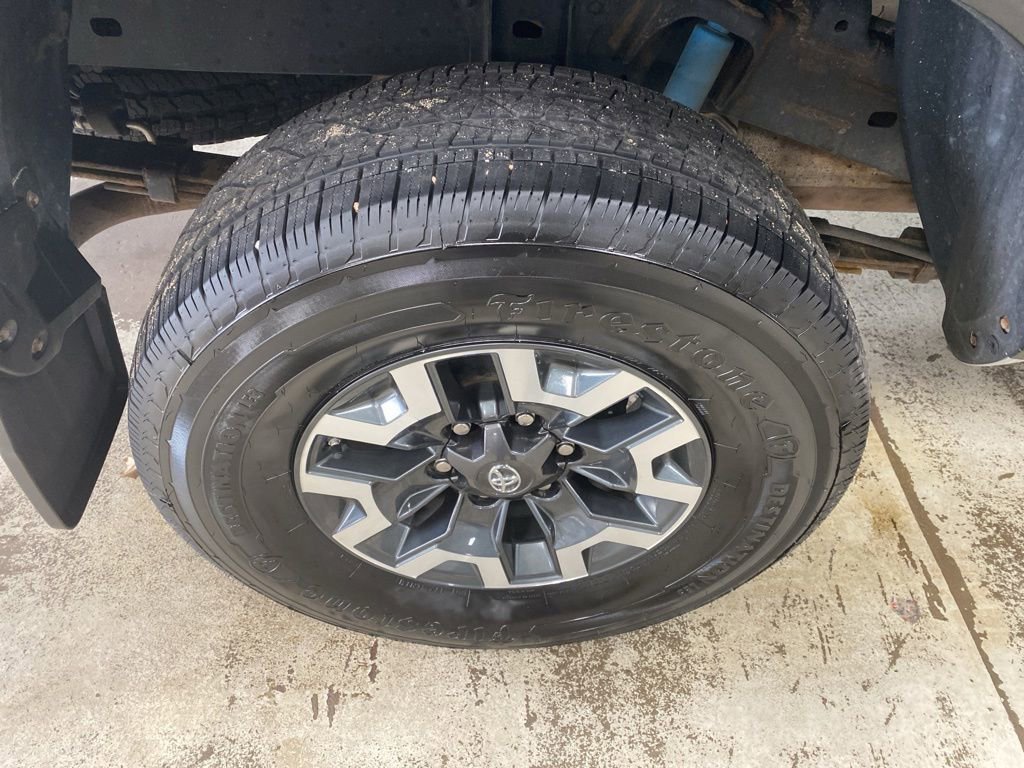 Used 2019 Toyota Tacoma TRD Off-Road AWD/4WD image 11