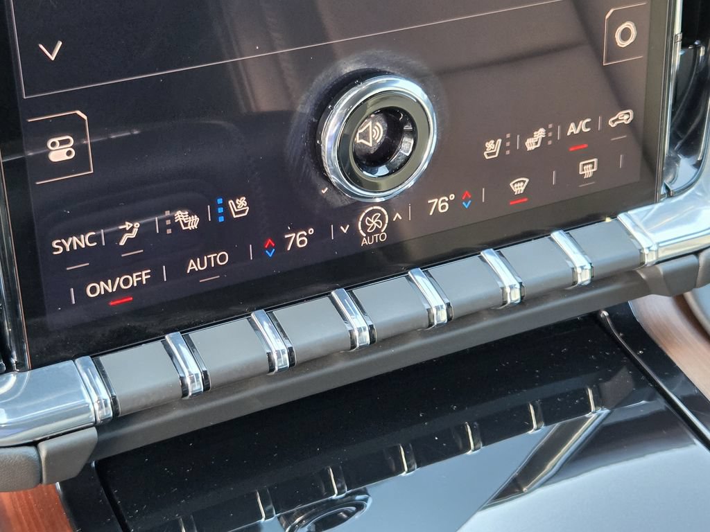 Used 2025 GMC Yukon Denali AWD/4WD image 19