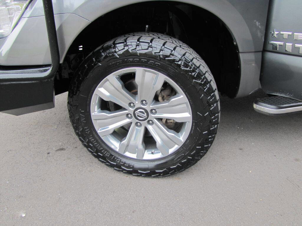 Used 2017 Nissan Titan SV AWD/4WD image 22