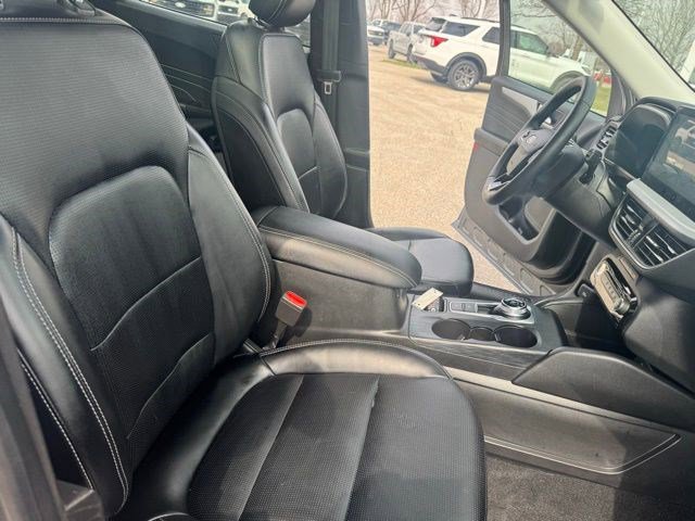 Certified 2024 Ford Escape Platinum w/ Class II Trailer Tow Package AWD/4WD image 36