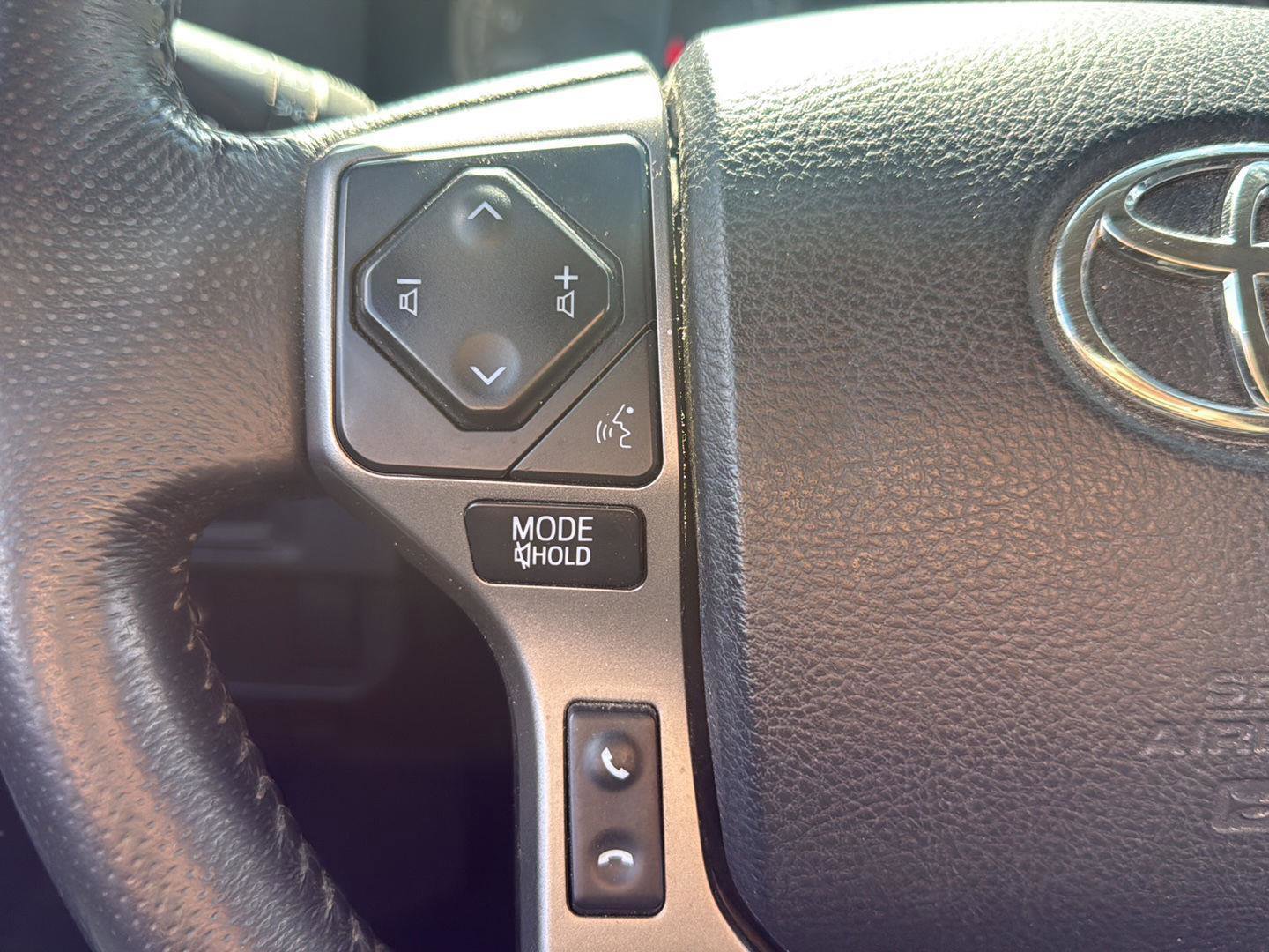 Used 2017 Toyota Tacoma SR5 w/ SR5 Appearance Package (SM) AWD/4WD image 12