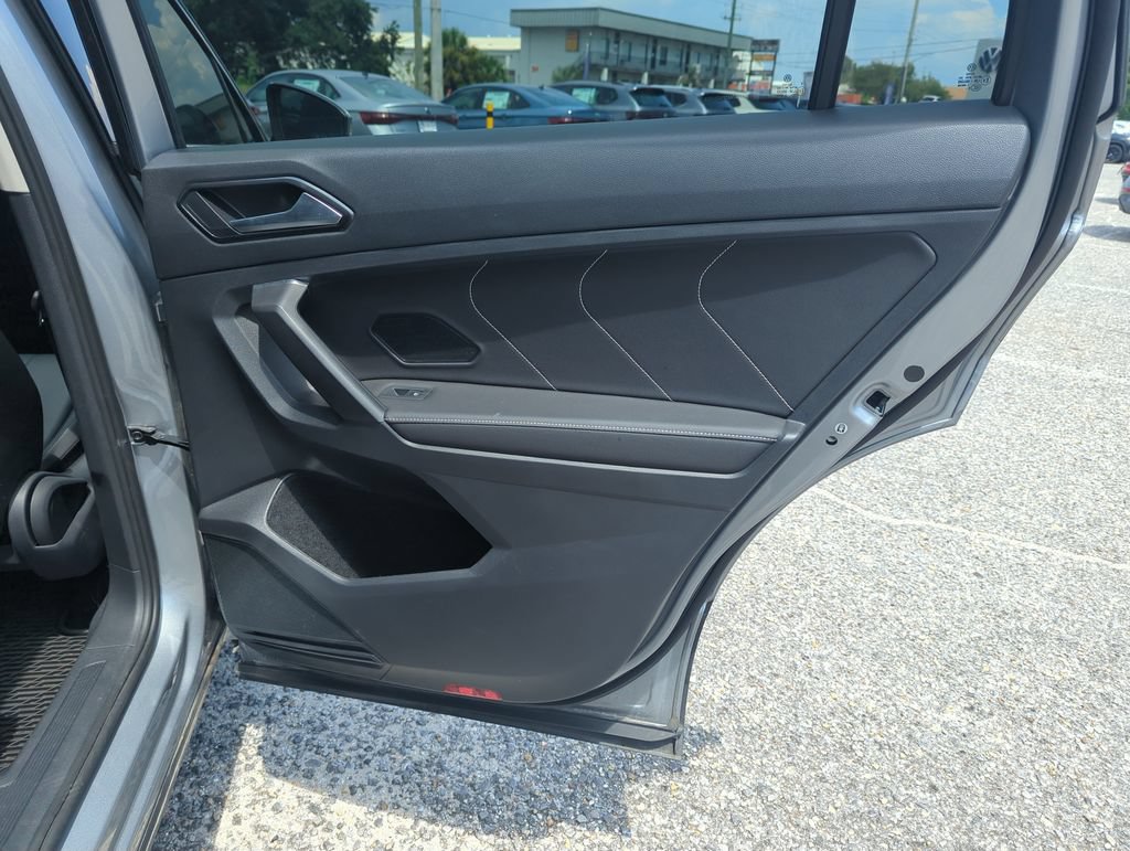 Certified 2023 Volkswagen Tiguan SE w/ Panoramic Sunroof Package FWD image 32
