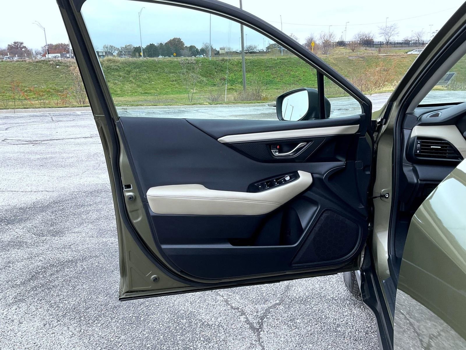 Used 2024 Subaru Outback Premium image 9