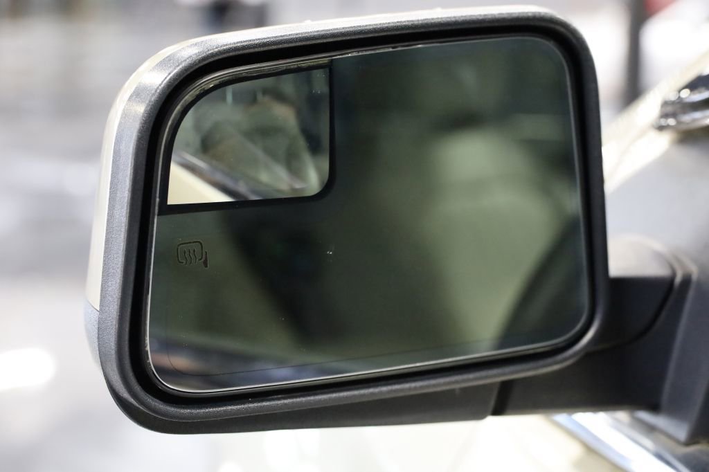 Used 2011 Lincoln MKX 2WD w/ Wood Pkg image 32