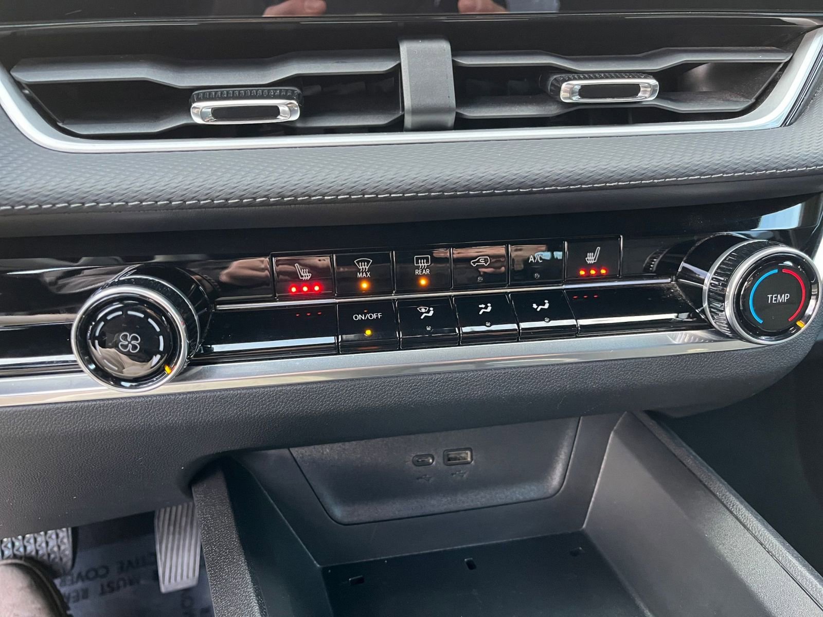 Used 2025 Chevrolet Equinox LT image 24