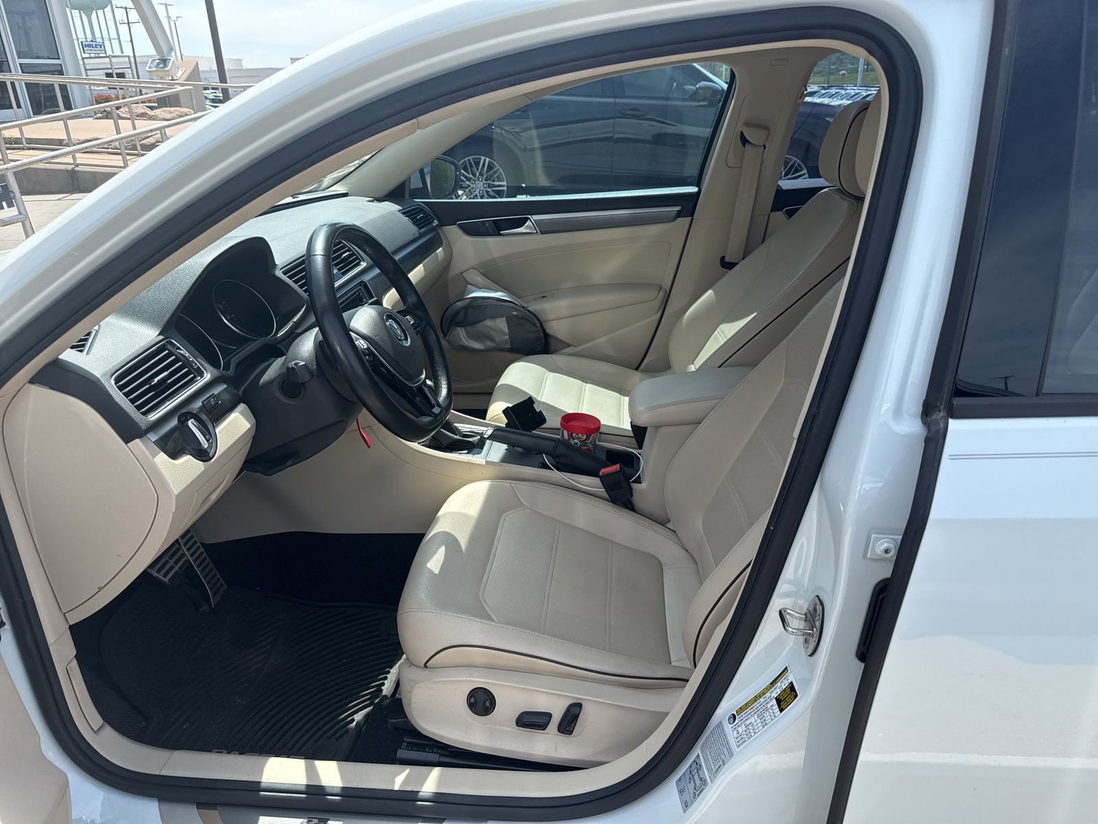 Used 2018 Volkswagen Passat 2.0T R-Line image 10