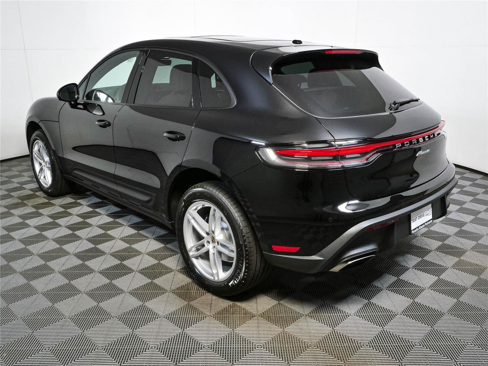 Used 2026 Porsche Macan Turbo AWD/4WD image 3
